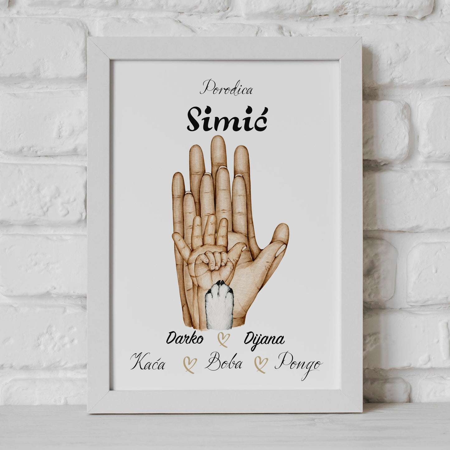 Četvoročlana porodica i ljubimac BELA KUCA