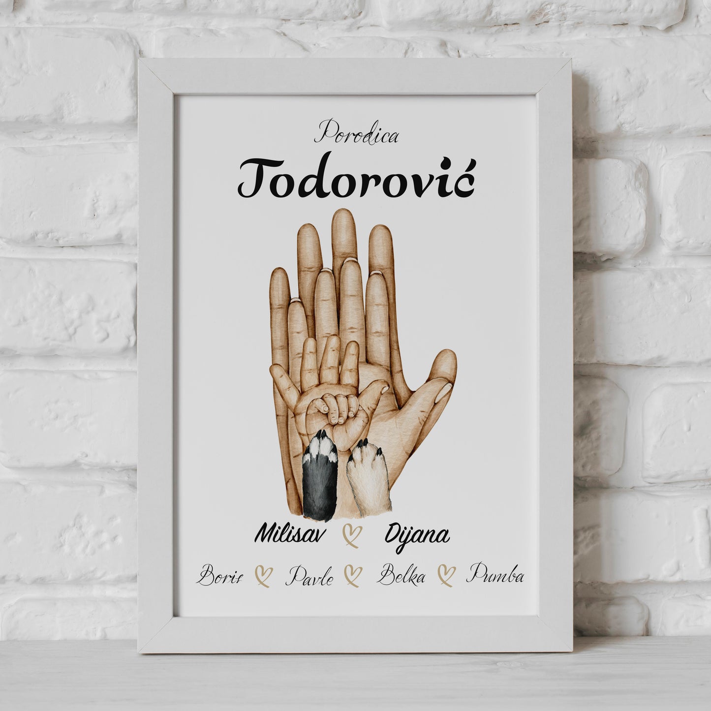 Četvoročlana porodica i ljubimac DVE KUCE